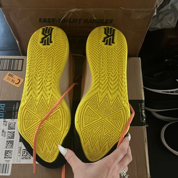 NEW Nike Kyrie Flytrap 6 Orange Trance Yellow Strike, Sz 11 (no box) - Picture 6 of 6